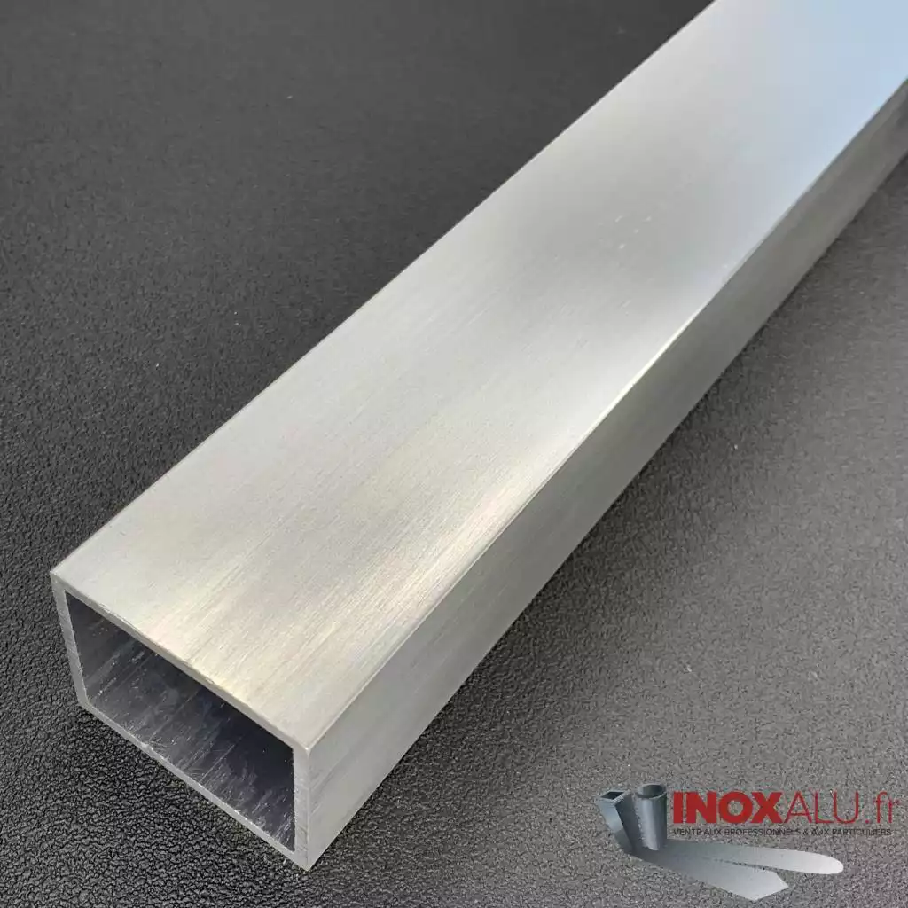 Barre plate en aluminium coupée sur-mesure